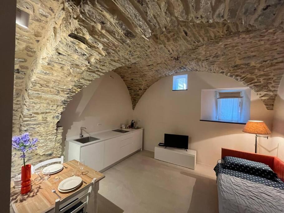 Studio Pietra E Charme Diano San Pietro Екстериор снимка