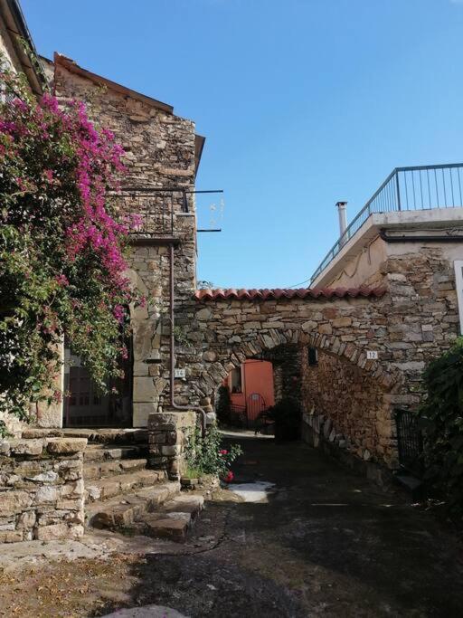 Studio Pietra E Charme Diano San Pietro Екстериор снимка