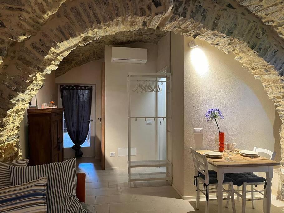 Studio Pietra E Charme Diano San Pietro Екстериор снимка